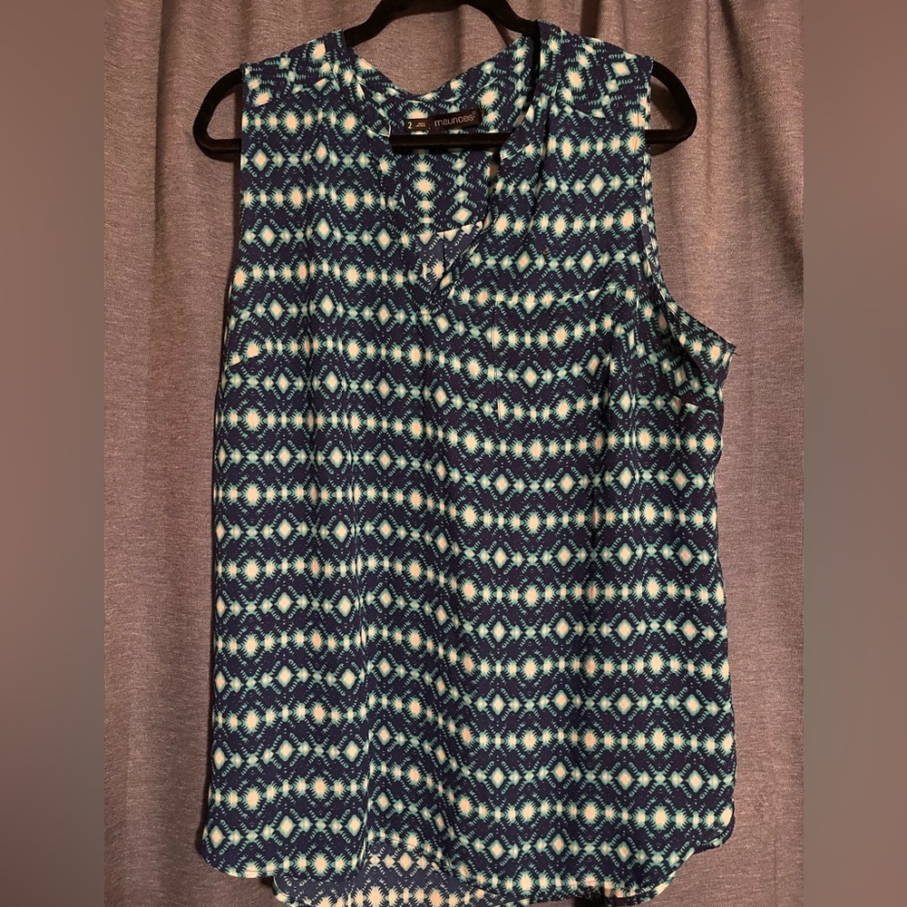 Maurice’s size 2 plus sleeveless blouse with front pocket